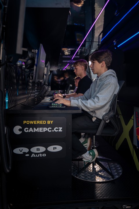 První jízdy s novým CLA a rodinou EQ (foto 54)