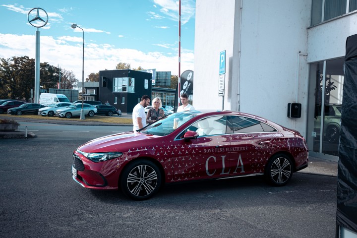 První jízdy s novým CLA a rodinou EQ (foto 64)