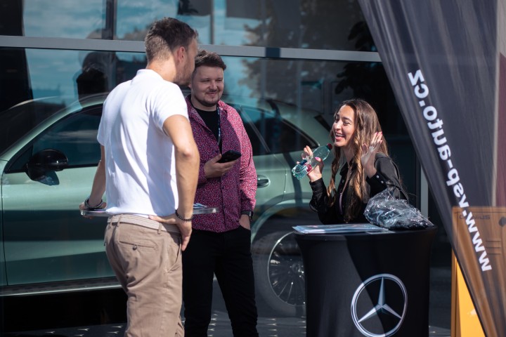 První jízdy s novým CLA a rodinou EQ (foto 76)