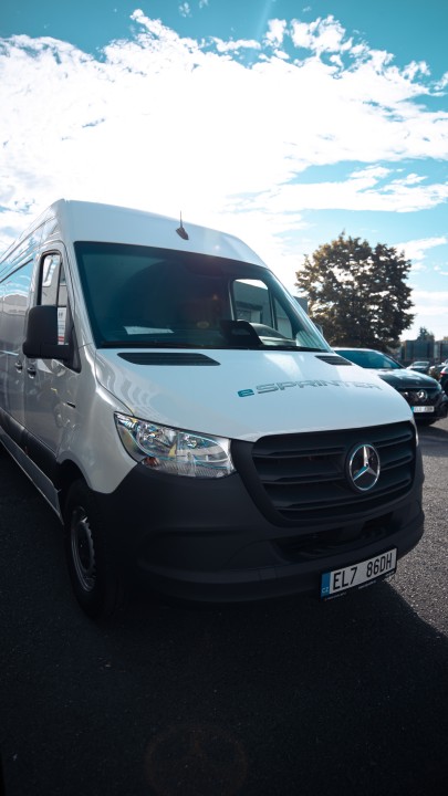 První jízdy s novým CLA a rodinou EQ (foto 11)