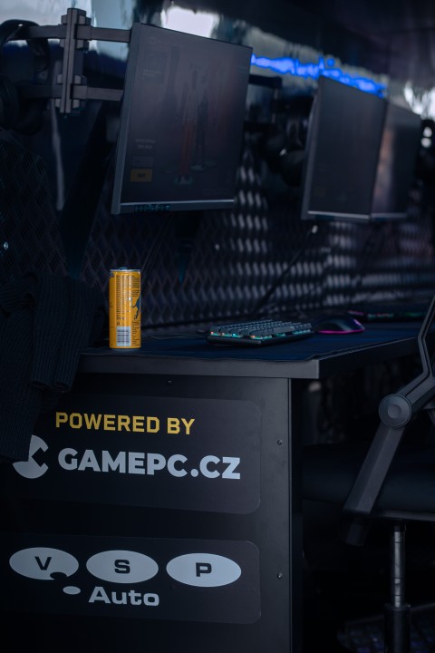 První jízdy s novým CLA a rodinou EQ (foto 16)