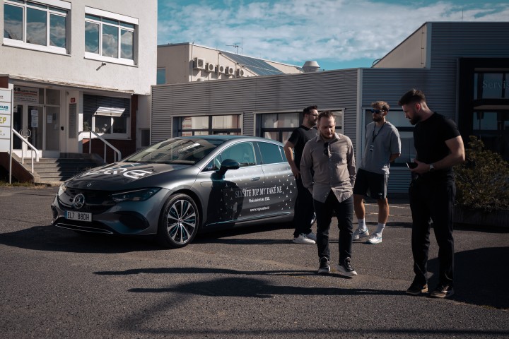 První jízdy s novým CLA a rodinou EQ (foto 25)