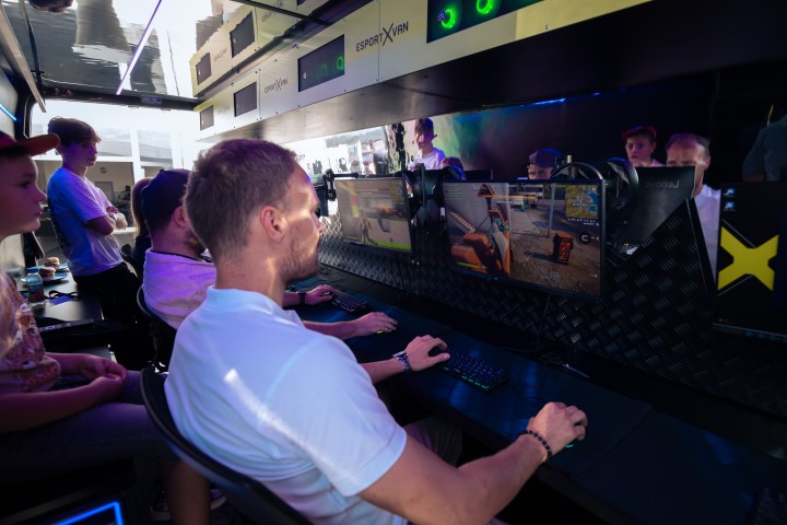 První jízdy s novým CLA a rodinou EQ (foto 42)