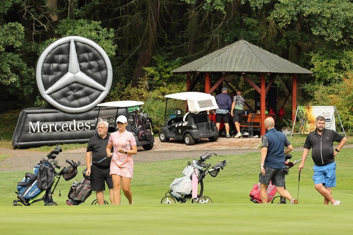 Mercedes-Benz a golf: spojení elegance a sportu v Olšovkách (foto 17)