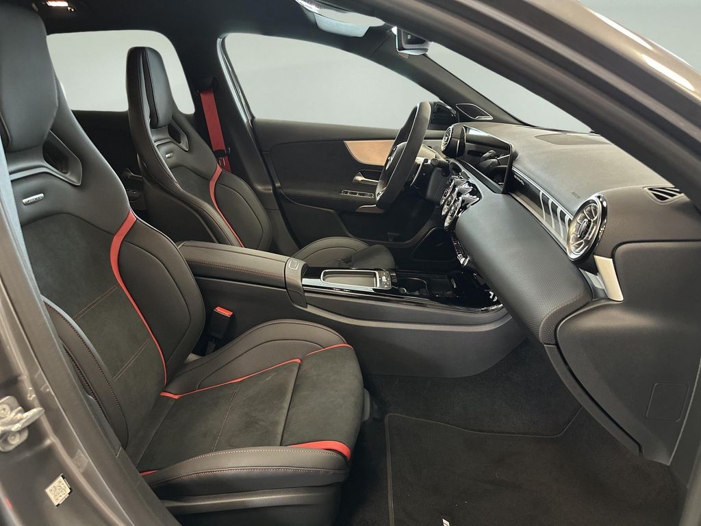 Mercedes-Benz AMG A 45 S 4MATIC+ (foto 11)