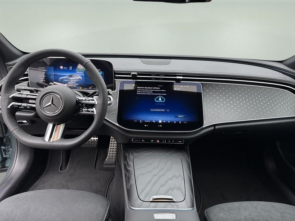 Mercedes-Benz E 200 4MATIC (foto 10)