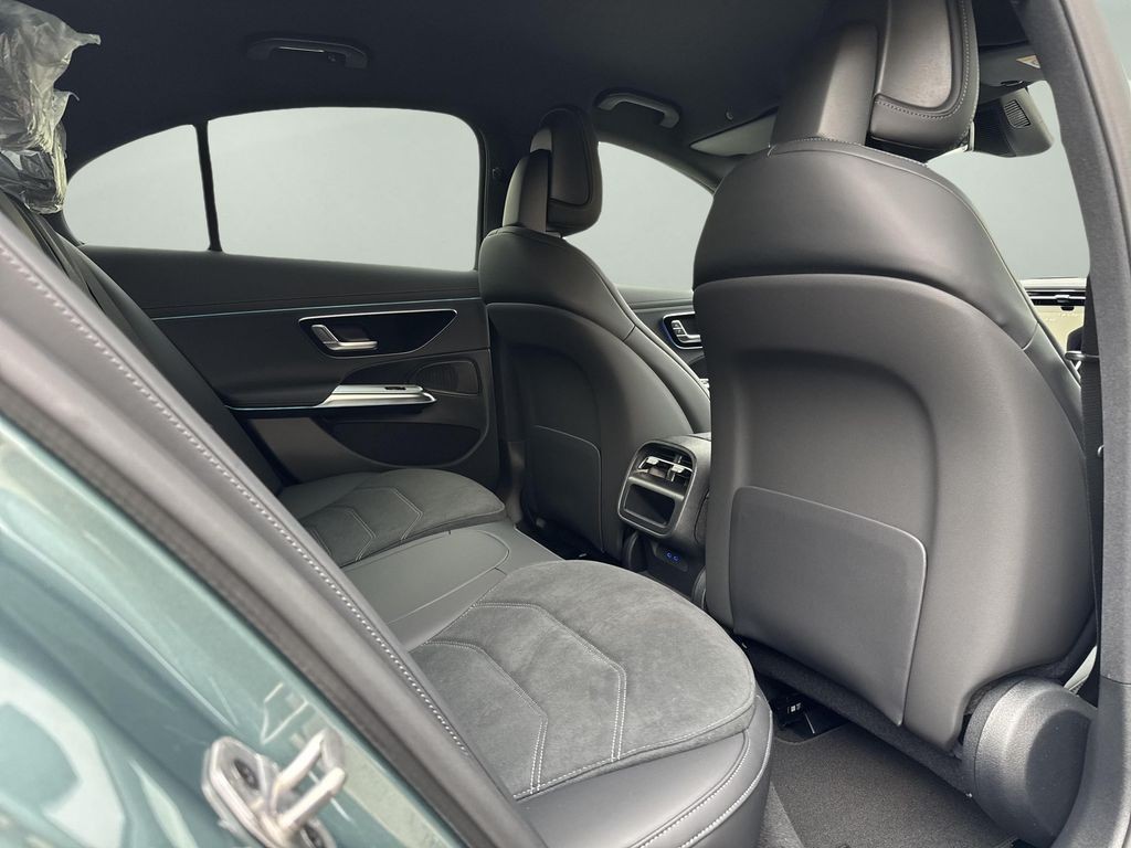 Mercedes-Benz E 200 4MATIC (foto 13)