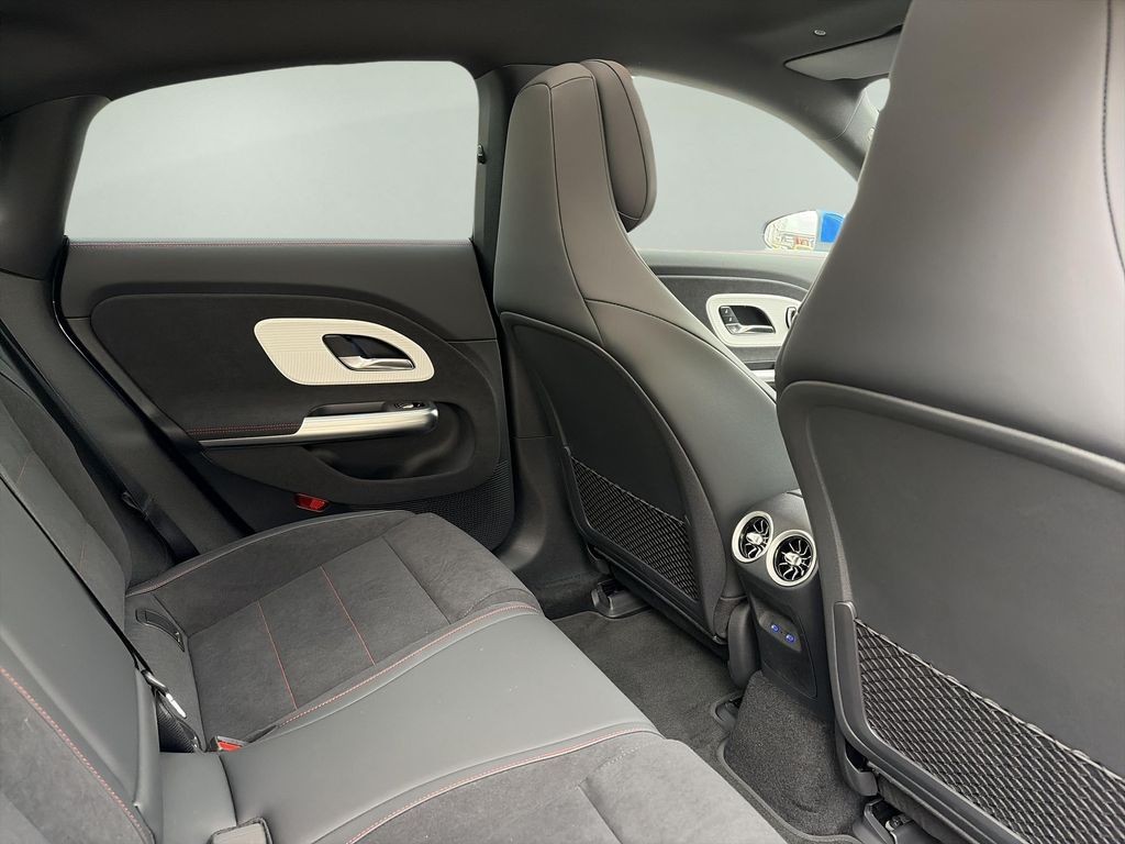 Mercedes-Benz CLA 250+  EQ (foto 13) Mercedes-Benz CLA 250+  EQ (foto 13)
