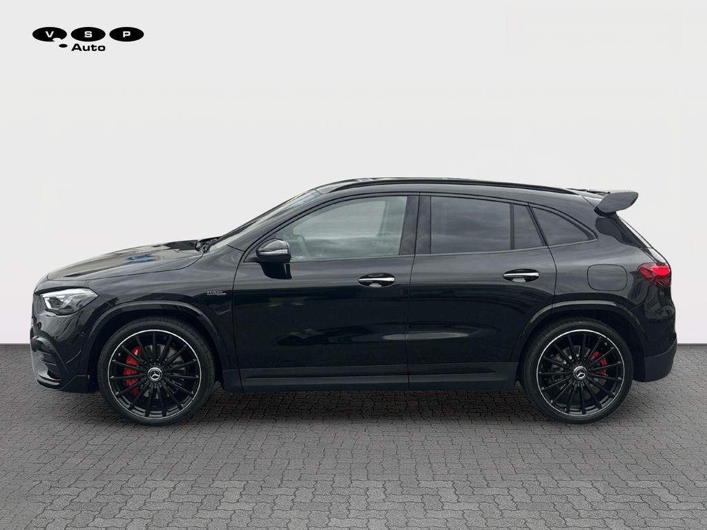 Mercedes-Benz GLA 35 AMG (foto 1)