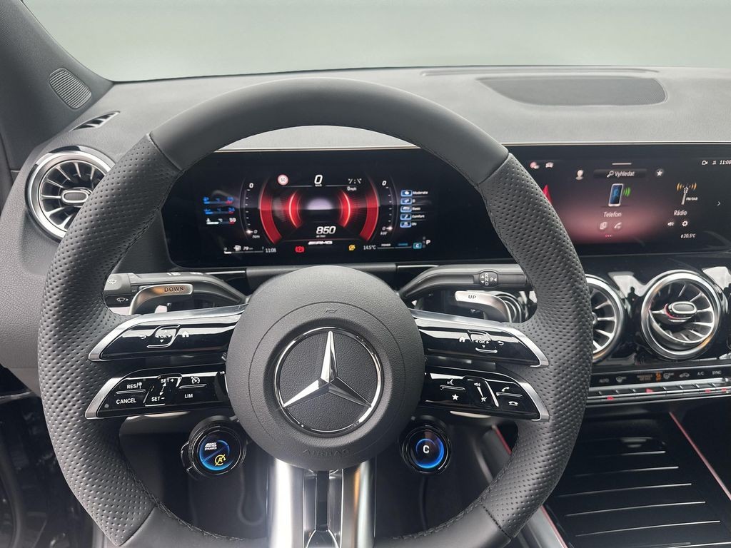 Mercedes-Benz GLA 35 AMG (foto 9)