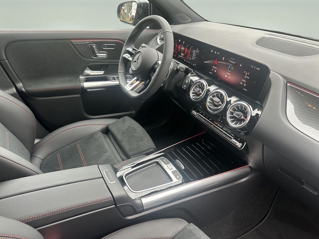 Mercedes-Benz GLA 35 AMG (foto 11)