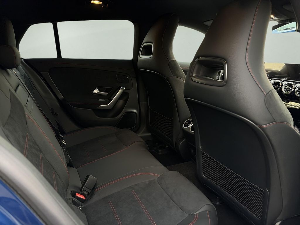 Mercedes-Benz CLA 200 d Shooting Brake AMG Style Edition (foto 13)