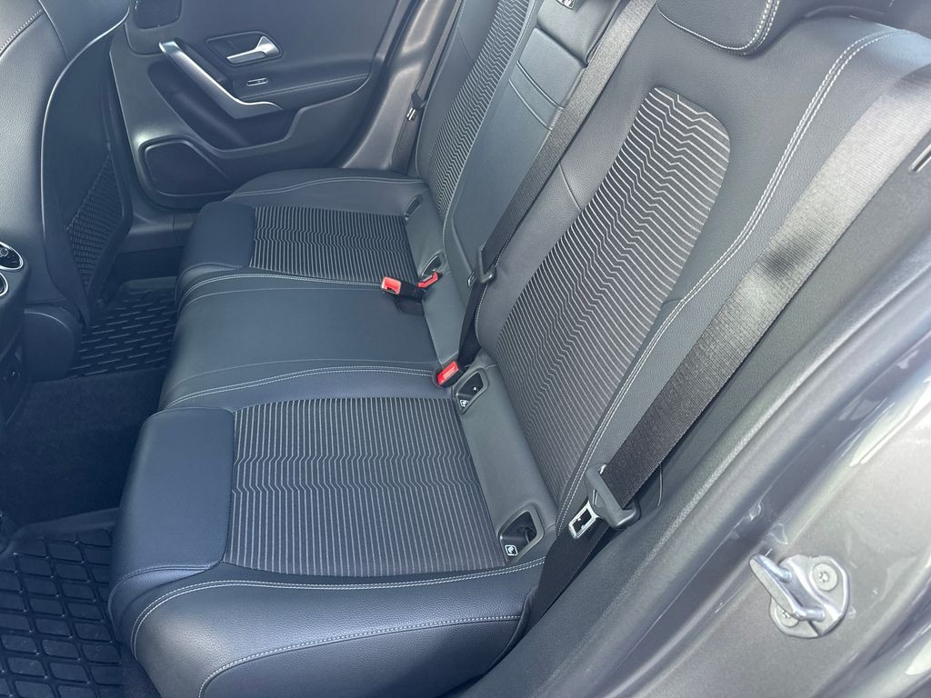 Mercedes-Benz A 200d L PROGRESSIVE (foto 13)