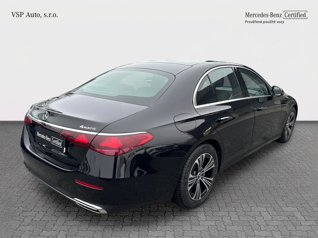 Mercedes-Benz E 220 AVANTGARDE 220d 4MATIC (foto 4)