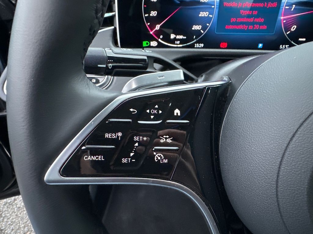 Mercedes-Benz E 220 AVANTGARDE 220d 4MATIC (foto 17)