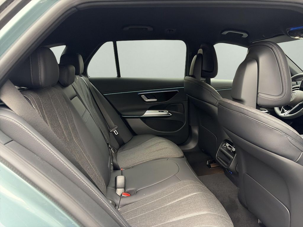 Mercedes-Benz E 300 300 de 4MATIC kombi (foto 13)