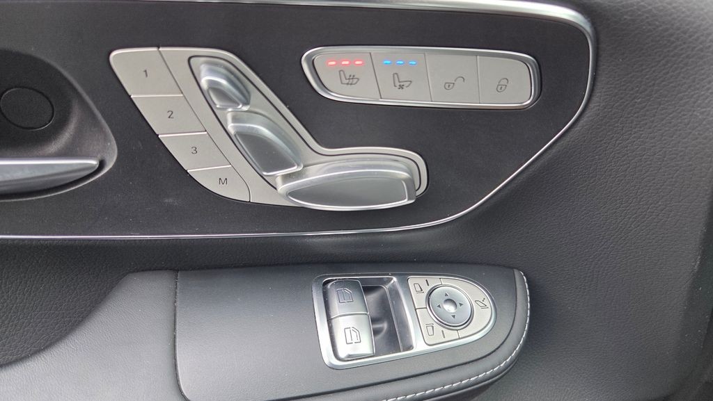 Mercedes-Benz V 300 300d/L 4MATIC ACC bufík (foto 13)