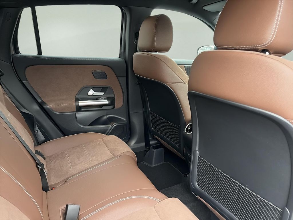 Mercedes-Benz GLA 200 d 4MATIC AMG Style Edition (foto 13)