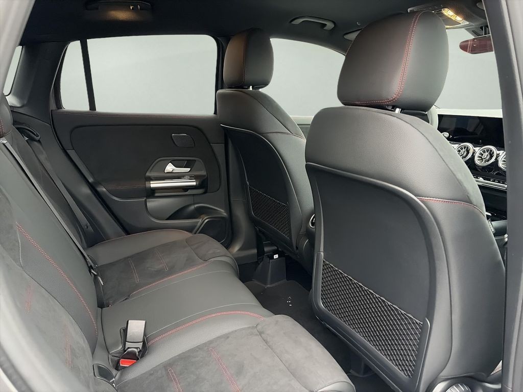 Mercedes-Benz GLA 200 AMG Style Edition (foto 13)