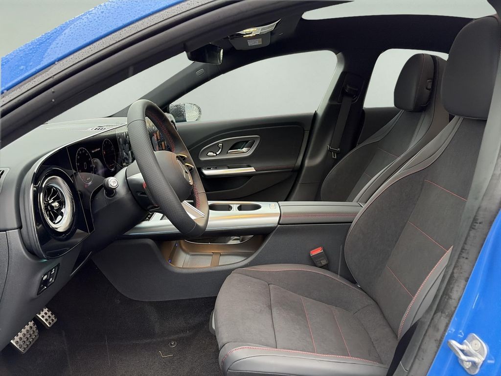 Mercedes-Benz CLA 200 4M (foto 12)