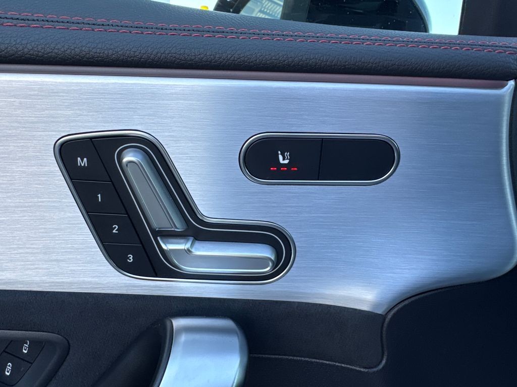 Mercedes-Benz CLA 45 AMG Shooting Brake 45 S 4MATIC+ (foto 14)