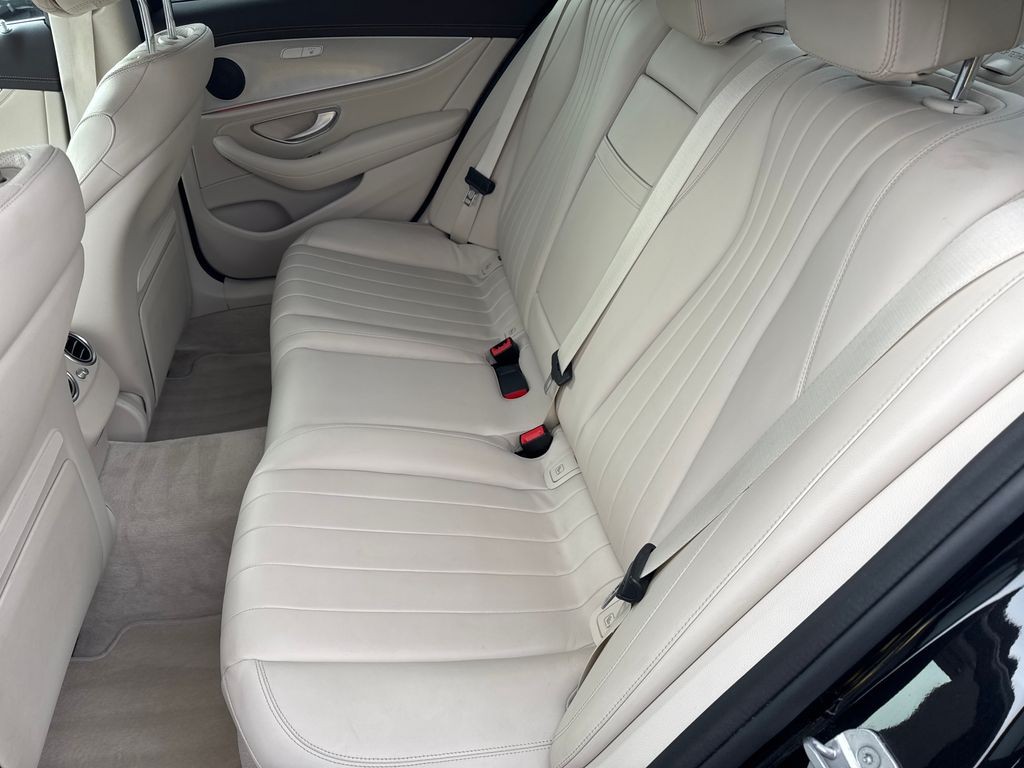 Mercedes-Benz E 400 400 4Matic (foto 14)