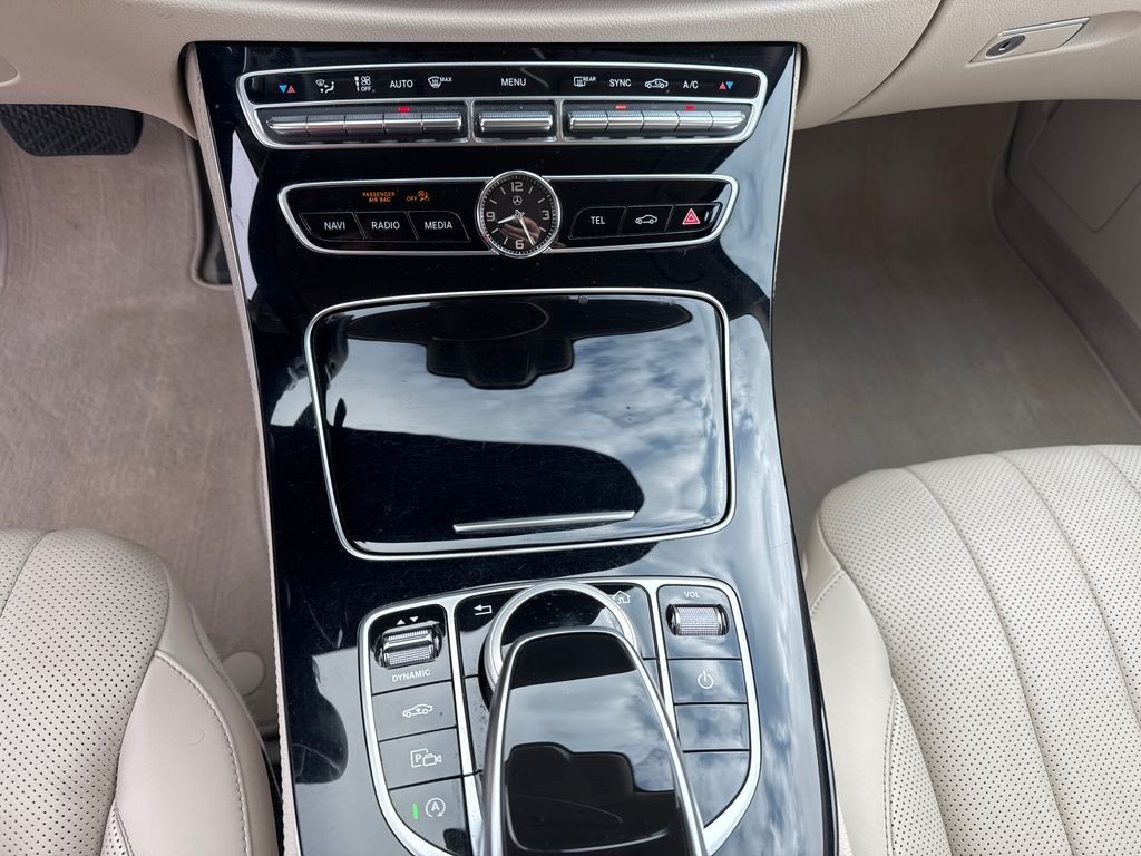 Mercedes-Benz E 400 400 4Matic (foto 16)