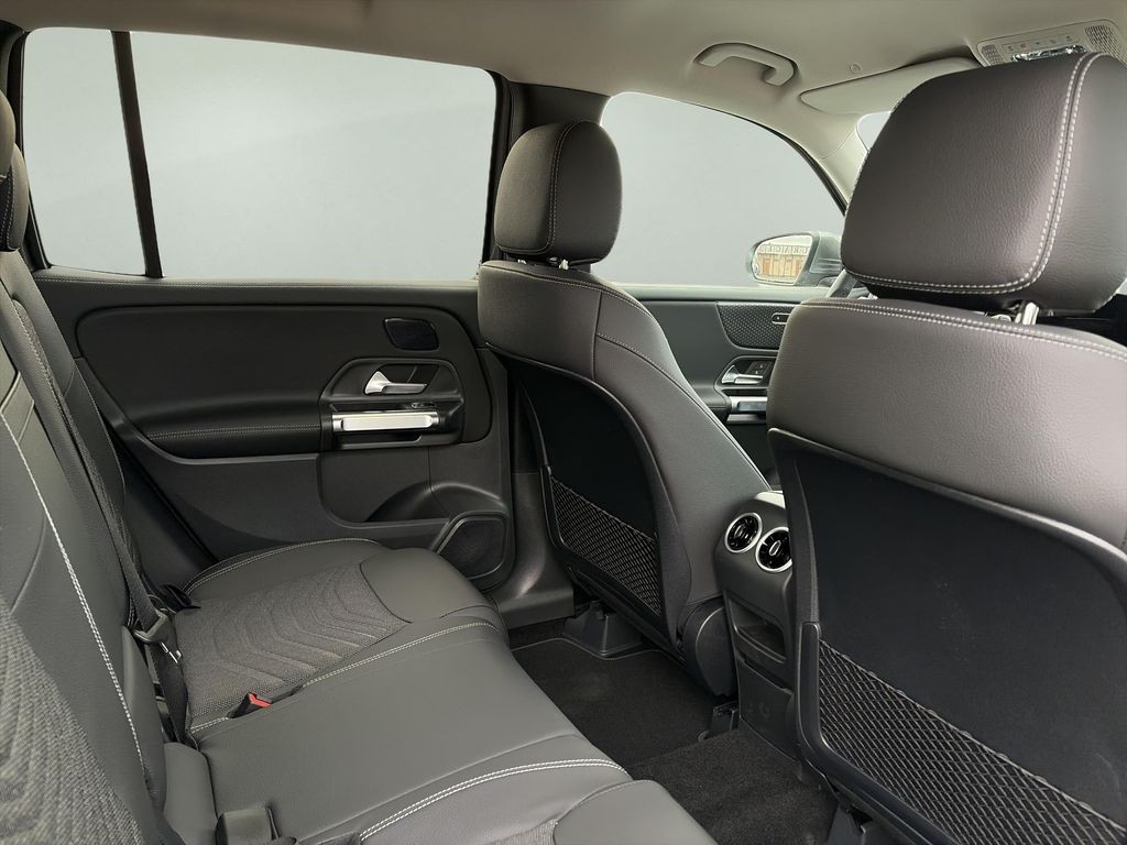 Mercedes-Benz GLB 200 Progressive Edition (foto 13)