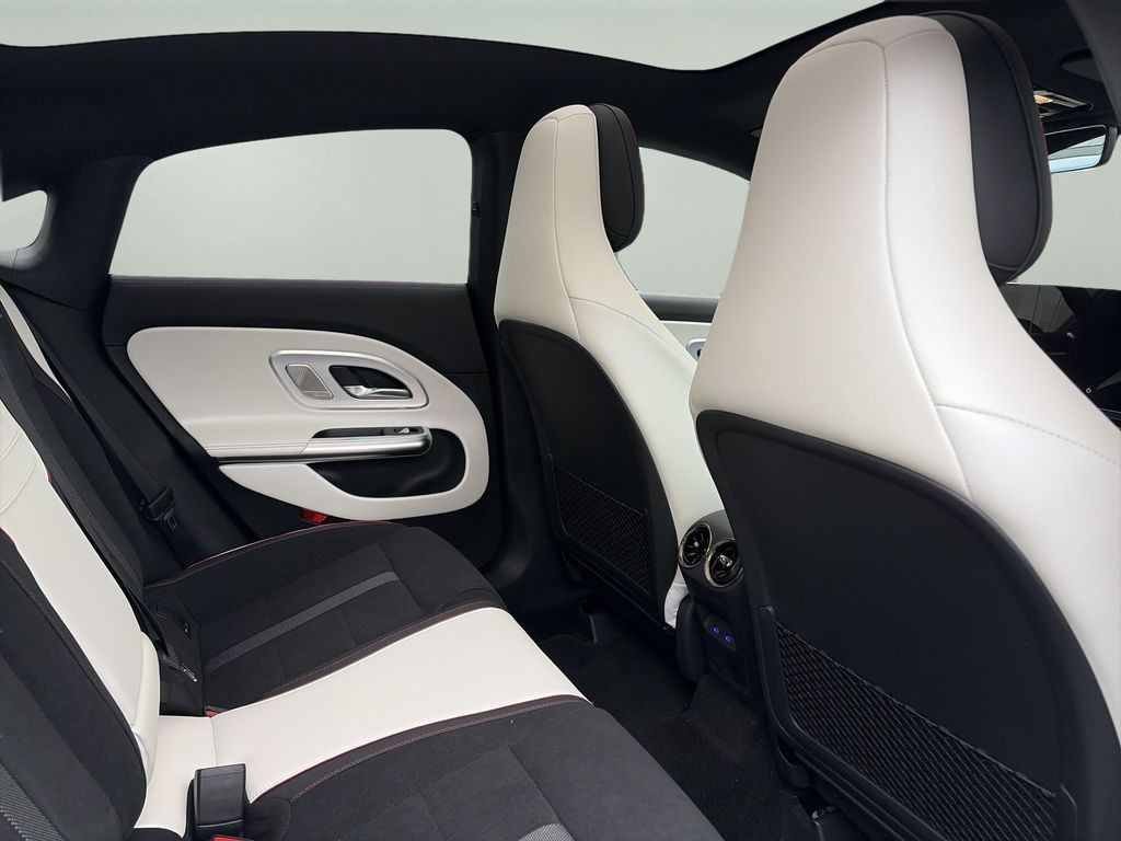 Mercedes-Benz CLA 200  (foto 13)