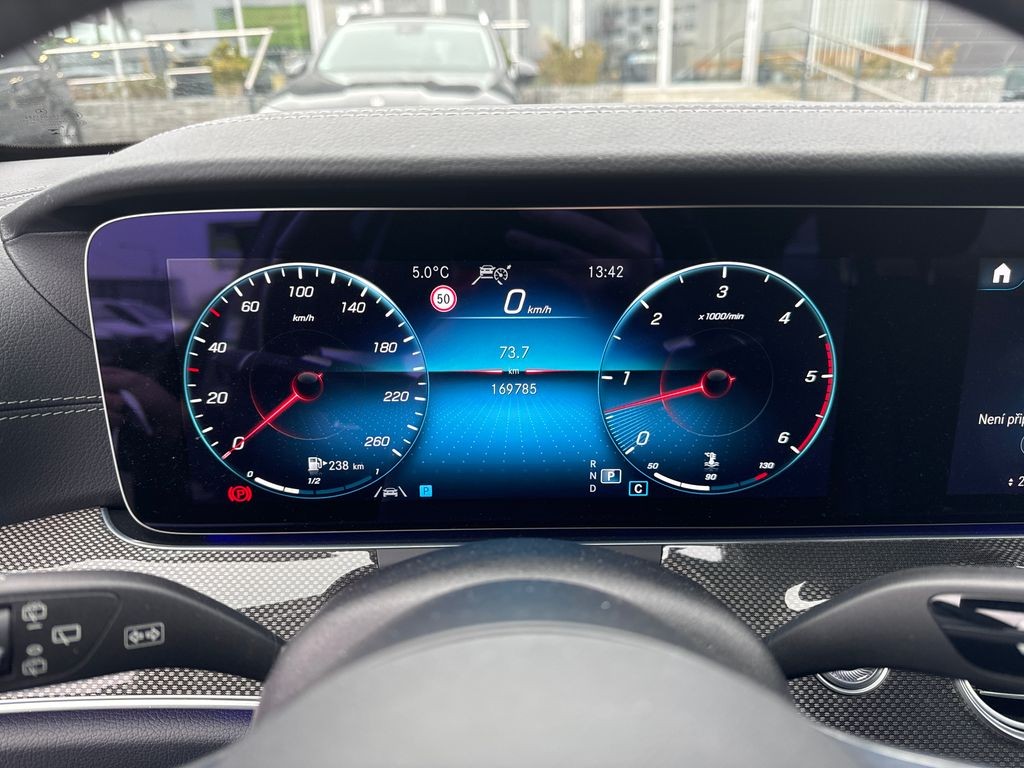 Mercedes-Benz E 400 400d 4MATIC kombi AMG paket (foto 9)