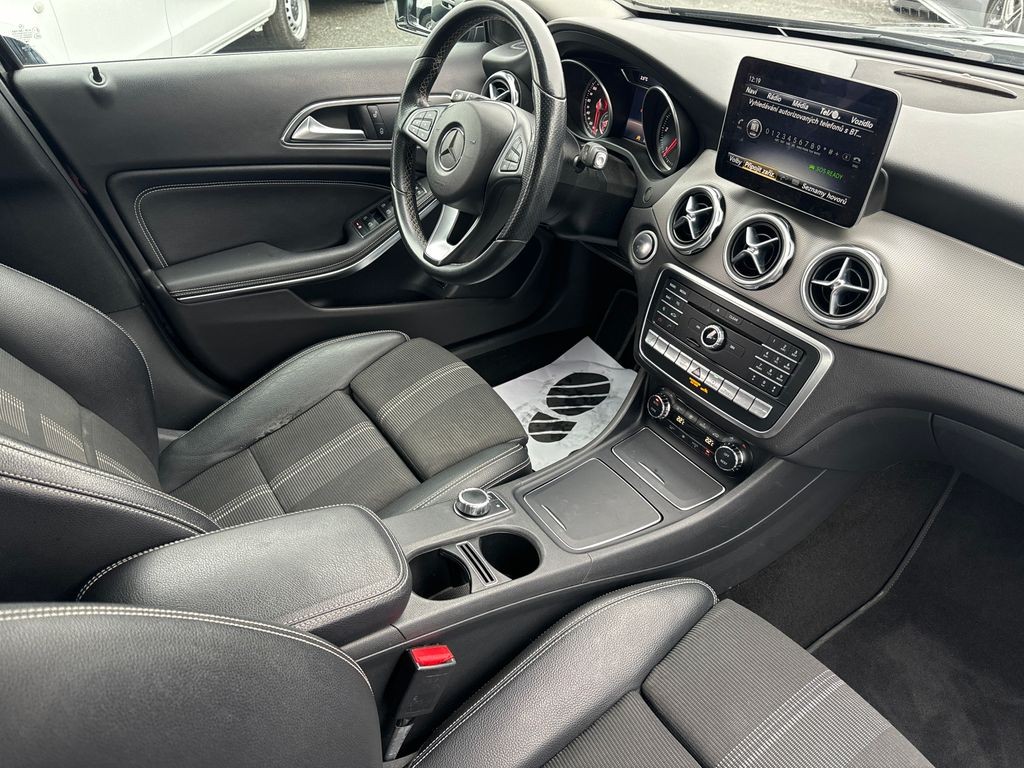 Mercedes-Benz GLA 200 URBAN paket 200d 4MATIC (foto 11)