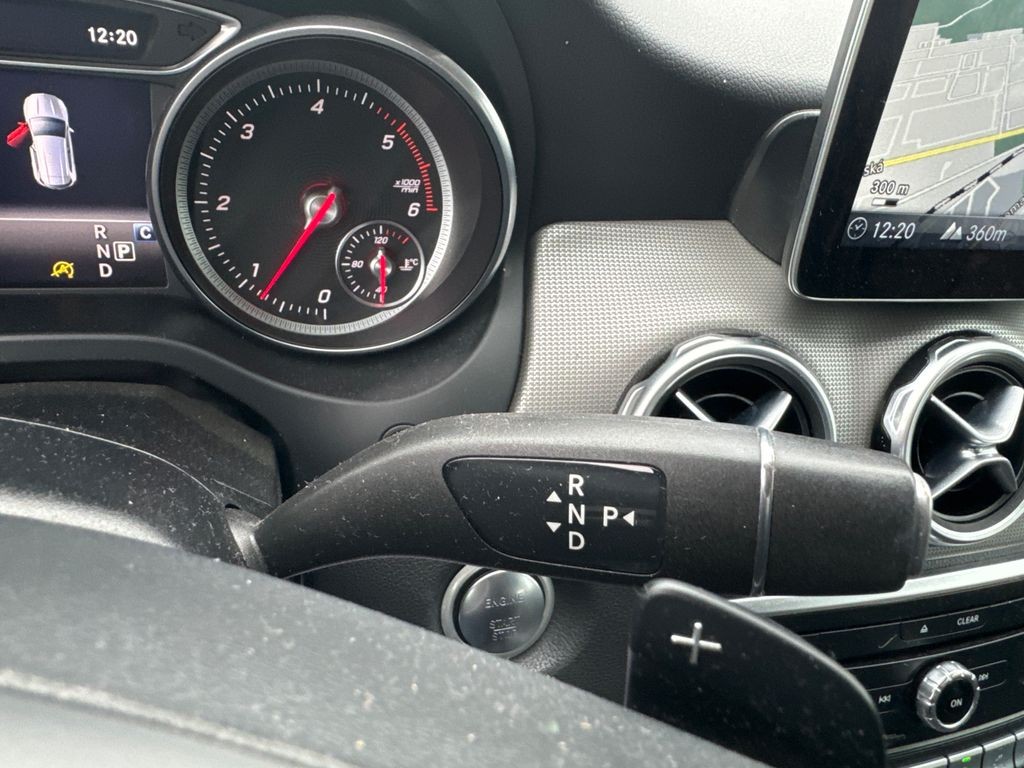 Mercedes-Benz GLA 200 URBAN paket 200d 4MATIC (foto 17)