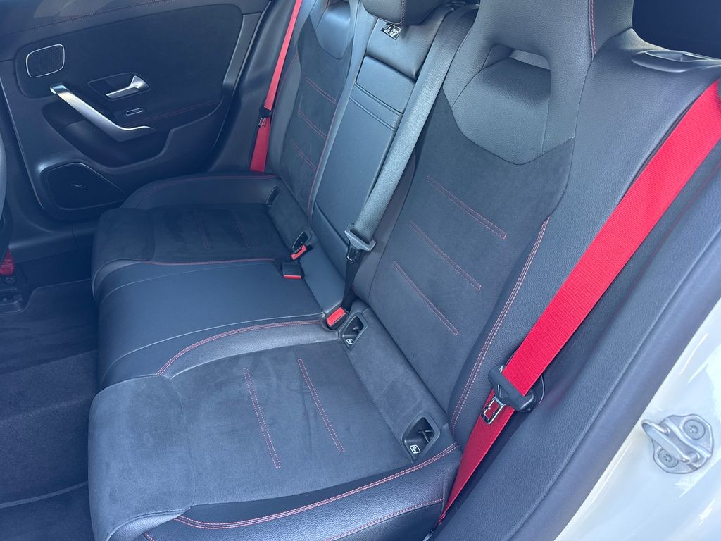 Mercedes-Benz CLA 200 45 S 4MATIC+ (foto 13)