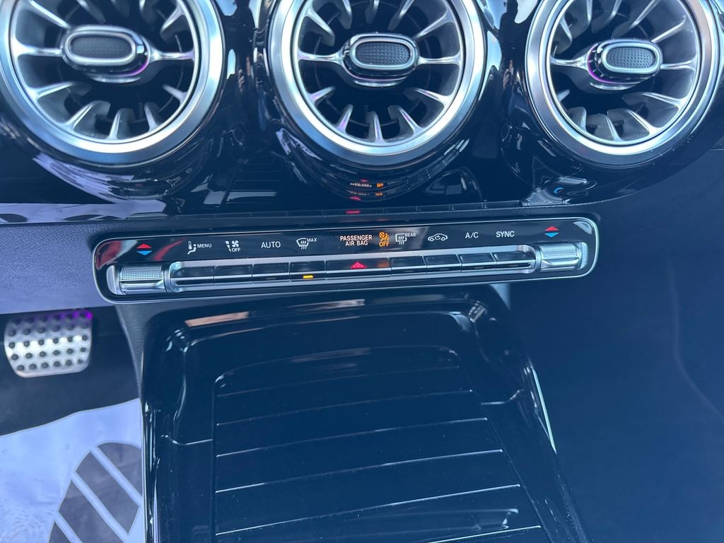 Mercedes-Benz CLA 200 45 S 4MATIC+ (foto 16)