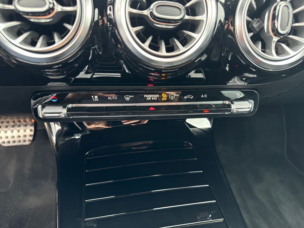 Mercedes-Benz CLA 180 AMG paket 180 (foto 14)