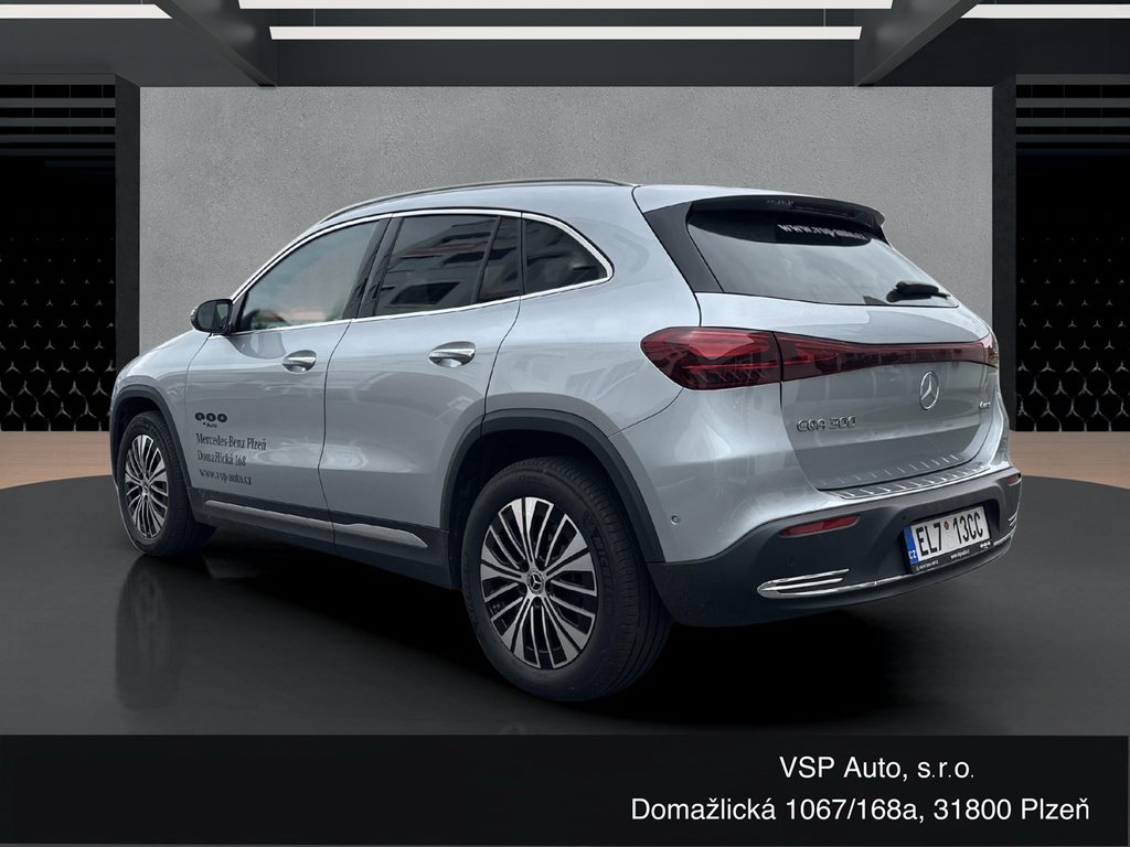 Mercedes-Benz EQA 300 4MATIC (foto 4)