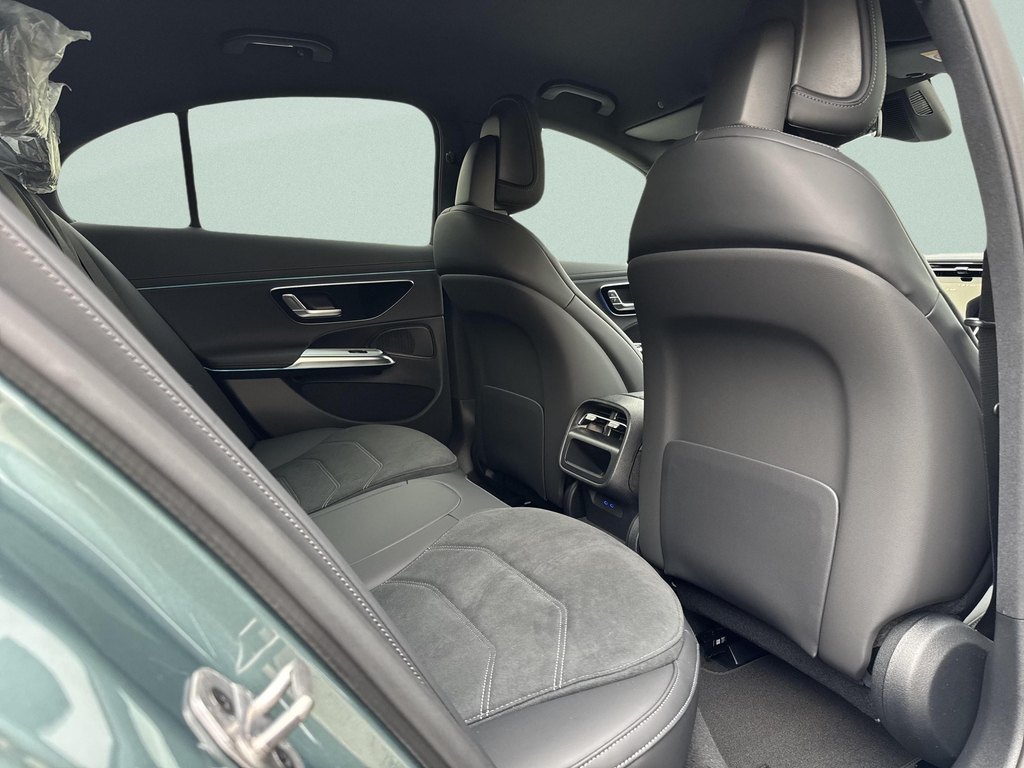 Mercedes-Benz E 200 4MATIC (foto 13)