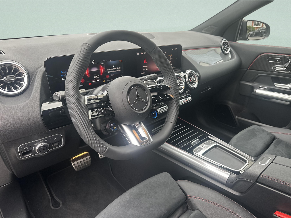 Mercedes-Benz GLA 35 AMG (foto 8)