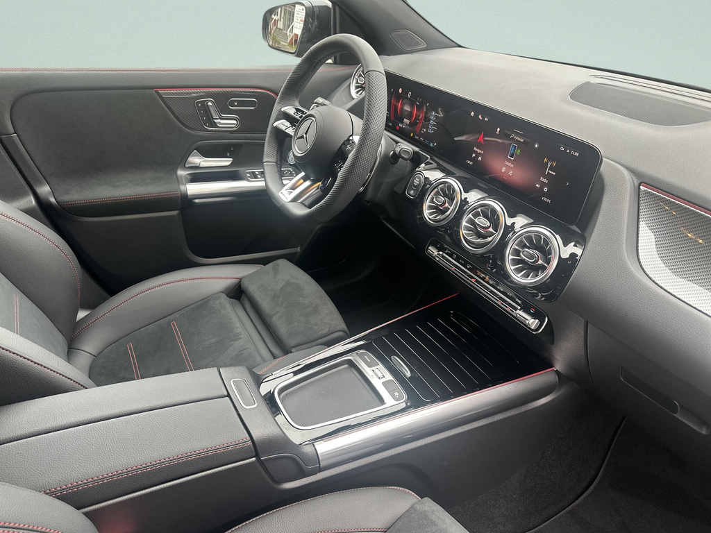 Mercedes-Benz GLA 35 AMG (foto 11)