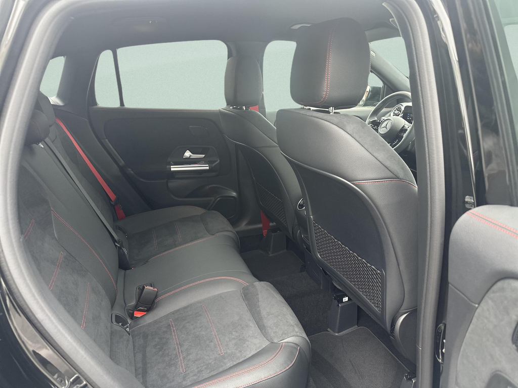 Mercedes-Benz GLA 35 AMG (foto 13)