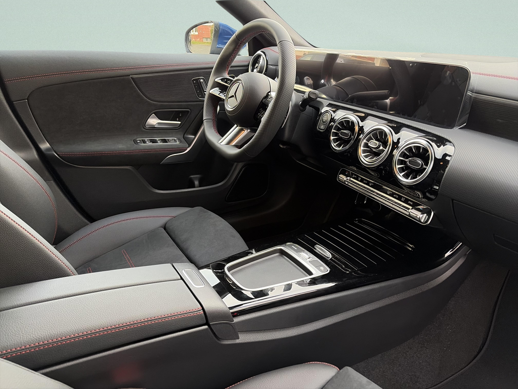 Mercedes-Benz CLA 200 d Shooting Brake AMG Style Edition (foto 11)