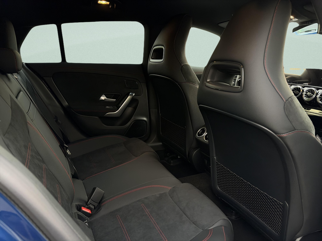 Mercedes-Benz CLA 200 d Shooting Brake AMG Style Edition (foto 13)
