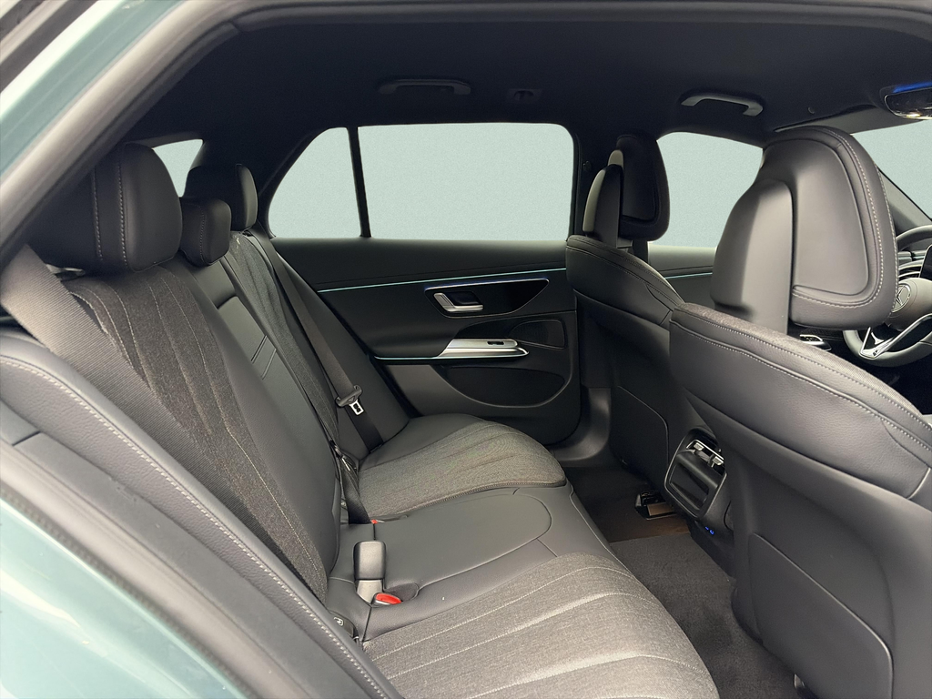 Mercedes-Benz E 300 de 4MATIC kombi (foto 13)