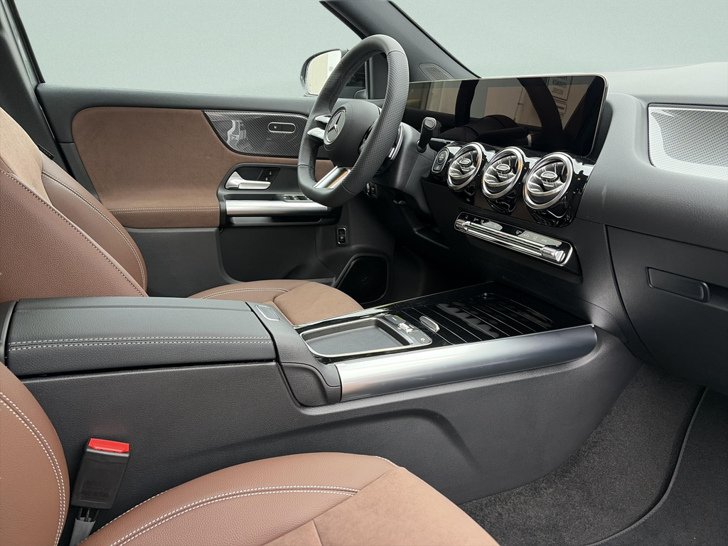 Mercedes-Benz GLA 200 d 4MATIC AMG Style Edition (foto 11)