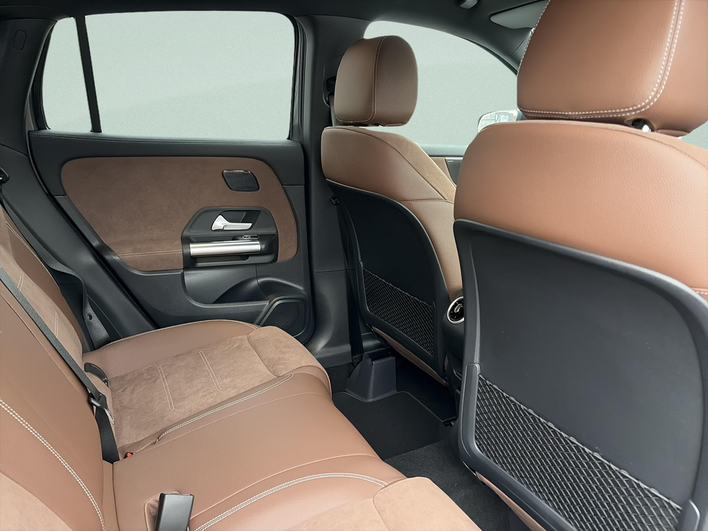 Mercedes-Benz GLA 200 d 4MATIC AMG Style Edition (foto 13)