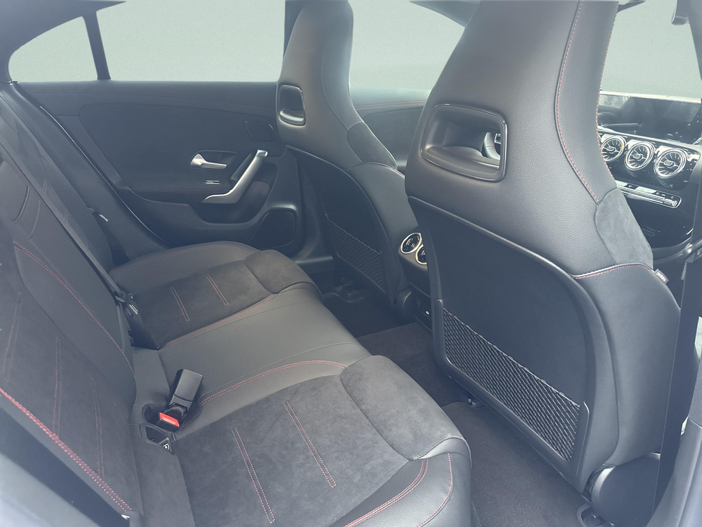 Mercedes-Benz CLA 200 d AMG Style Edition (foto 13)