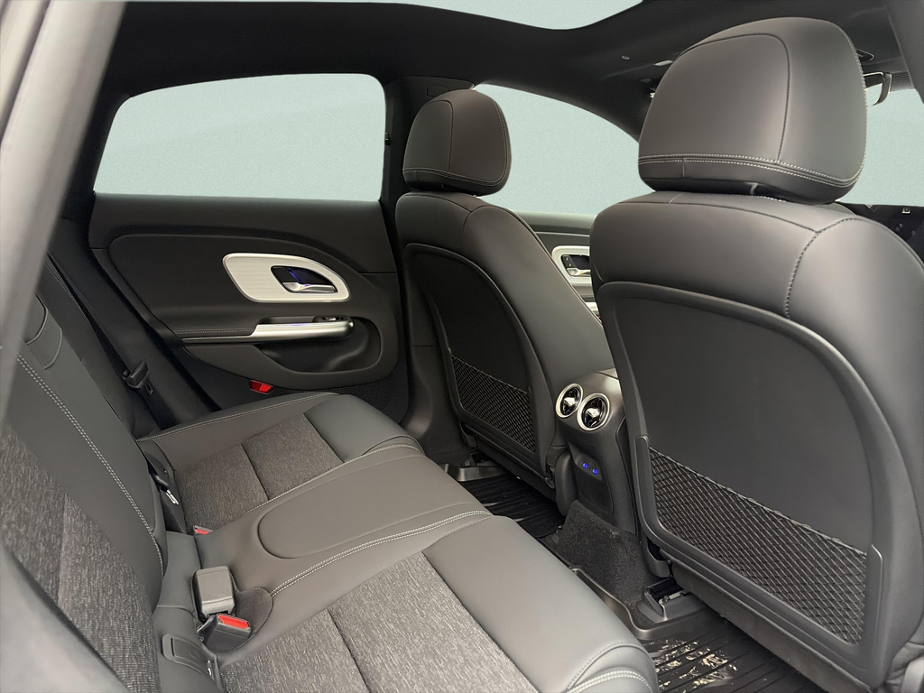 Mercedes-Benz CLA 350 4M EQ (foto 13)