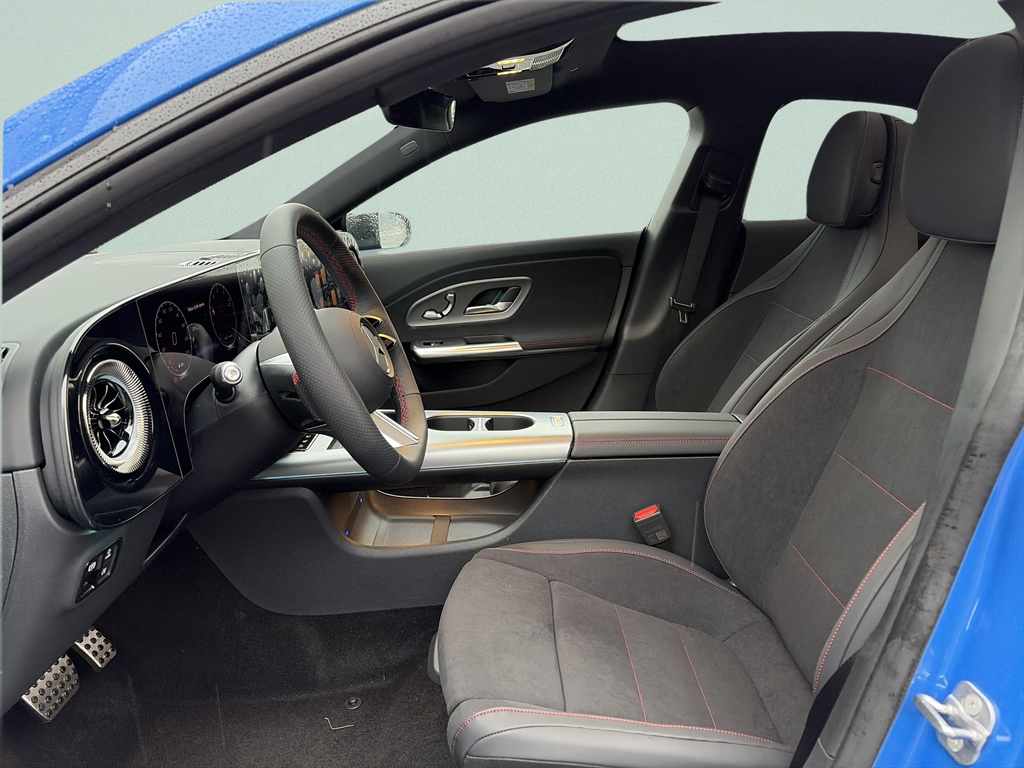 Mercedes-Benz CLA 200 4M (foto 12)