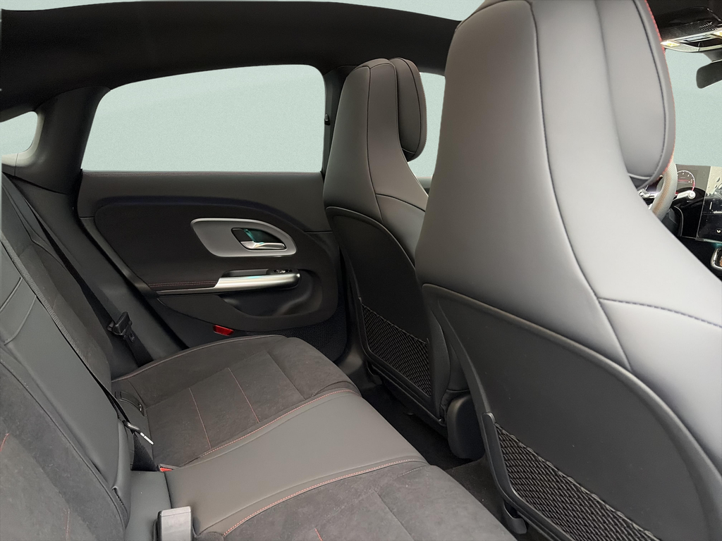 Mercedes-Benz CLA 200 4M (foto 13)