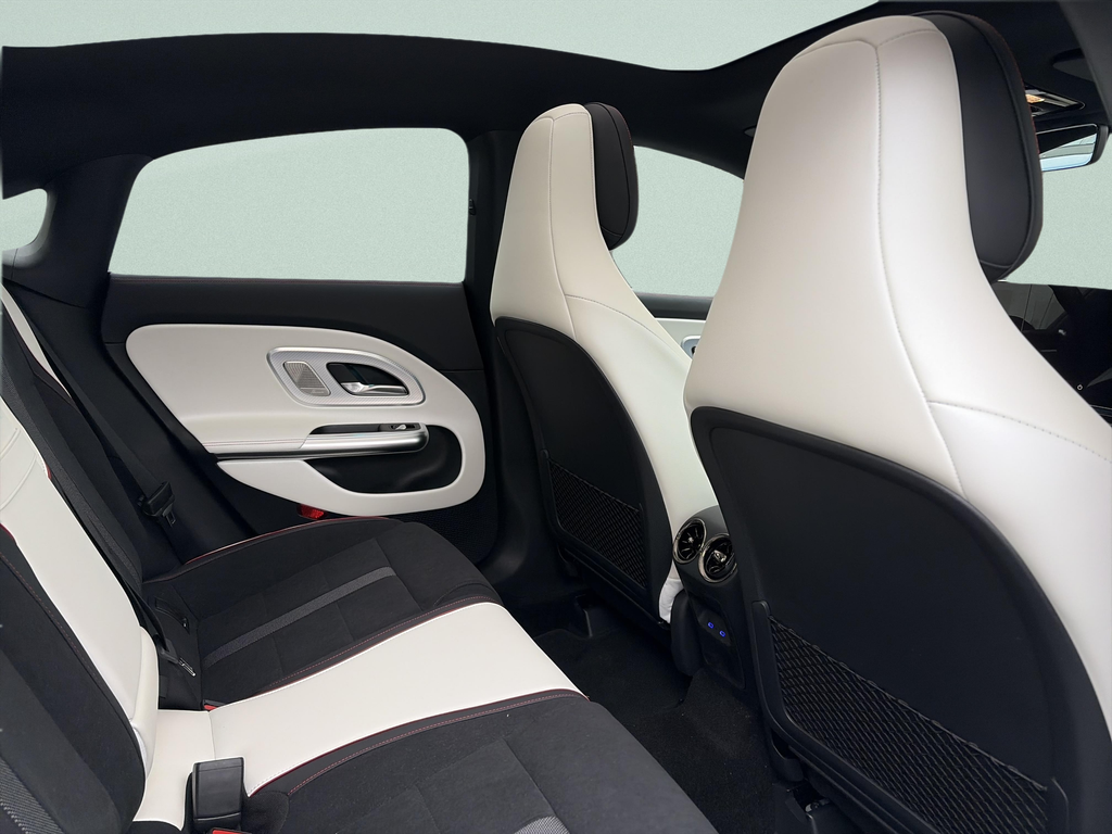 Mercedes-Benz CLA 200  (foto 13)